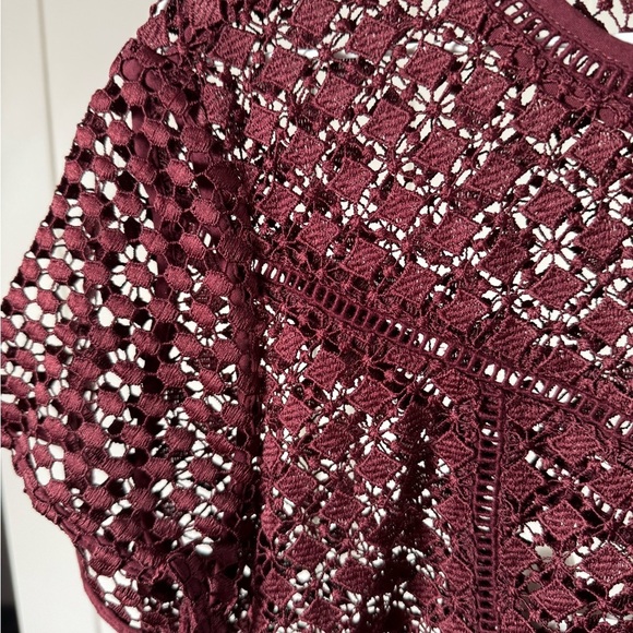 Abercrombie & Fitch Crochet Short Sleeve Blouse in Size Medium New With Tags - Picture 6 of 9